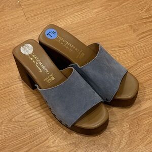 Vero Cuoio Slate Blue Suede Clogs